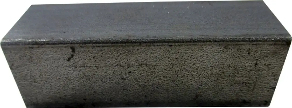 Wolkenelement aus Metall mit rechteckiger Form. Die Oberfläche zeigt eine gleichmäßige Struktur ohne erkennbare Beschriftungen oder Markenlogos.